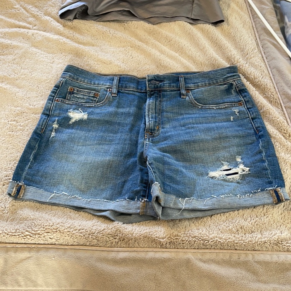 Like New- Gap Denim Distressed Shorts